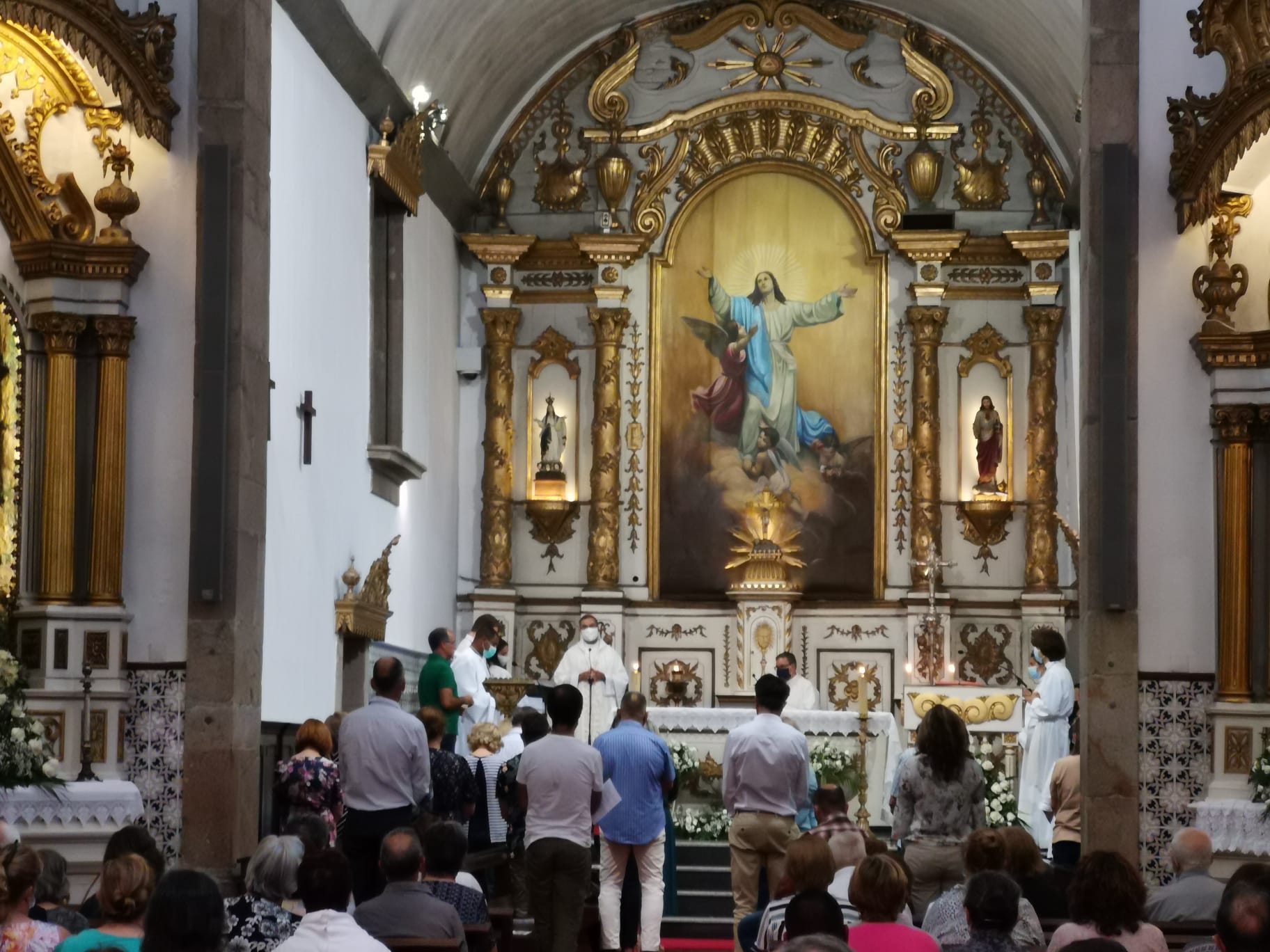 Casal em lua de mel consegue concorrida audiência com Papa na